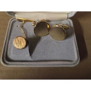 Swank Mens Gold Tone Round Textured Cufflinks and Tie Tack Set in Case Vintage